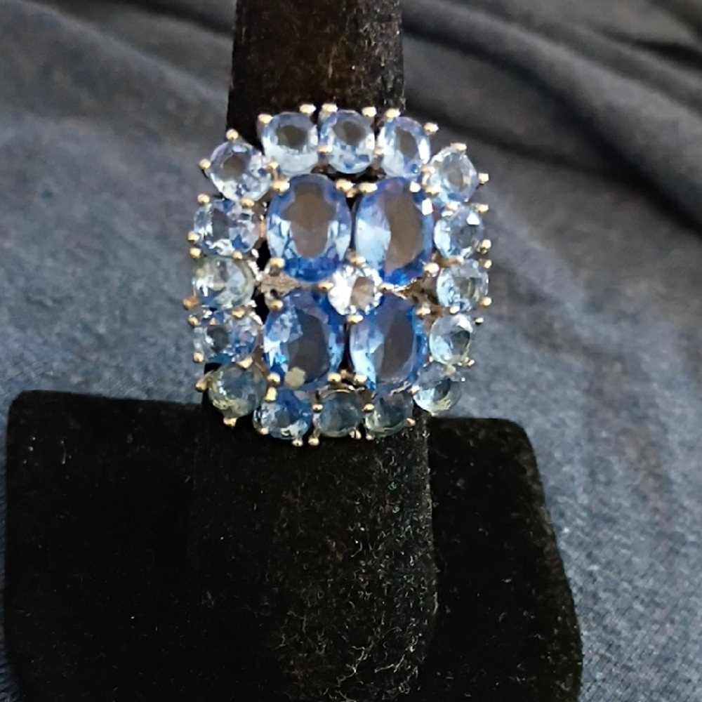 Elegant Blue Topaz Ring In Silver Size 6.5💎🤗